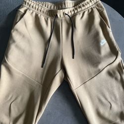 Nike Tech Fleece Joggers | Men’s L | Gold/Sail