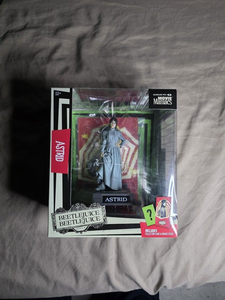 McFarlane Toys - Astrid (Beetlejuice Beetlejuice) 6" Posed Figure