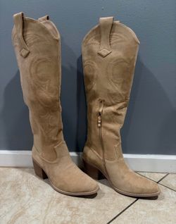 Women’s Tan Boots 8,9,10.5