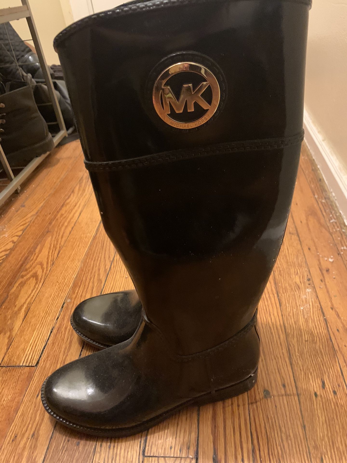 Micheal kors rain boot size 9