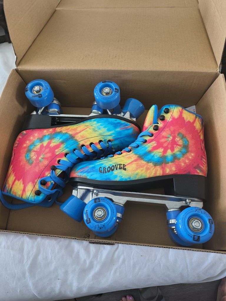 GROOVY ROLLER SKATES AND SAFTEYWARE