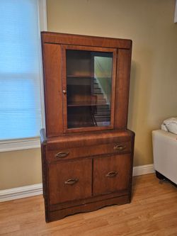 Waterfall display hutch