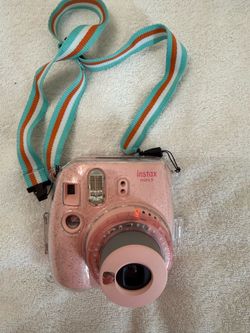 NEW FUJI INSTAX MINI 9 PINK CAMERA WITH CLEAR SPARKLY CASE WITH A RAINBOW STRAP. TESTED WORKS