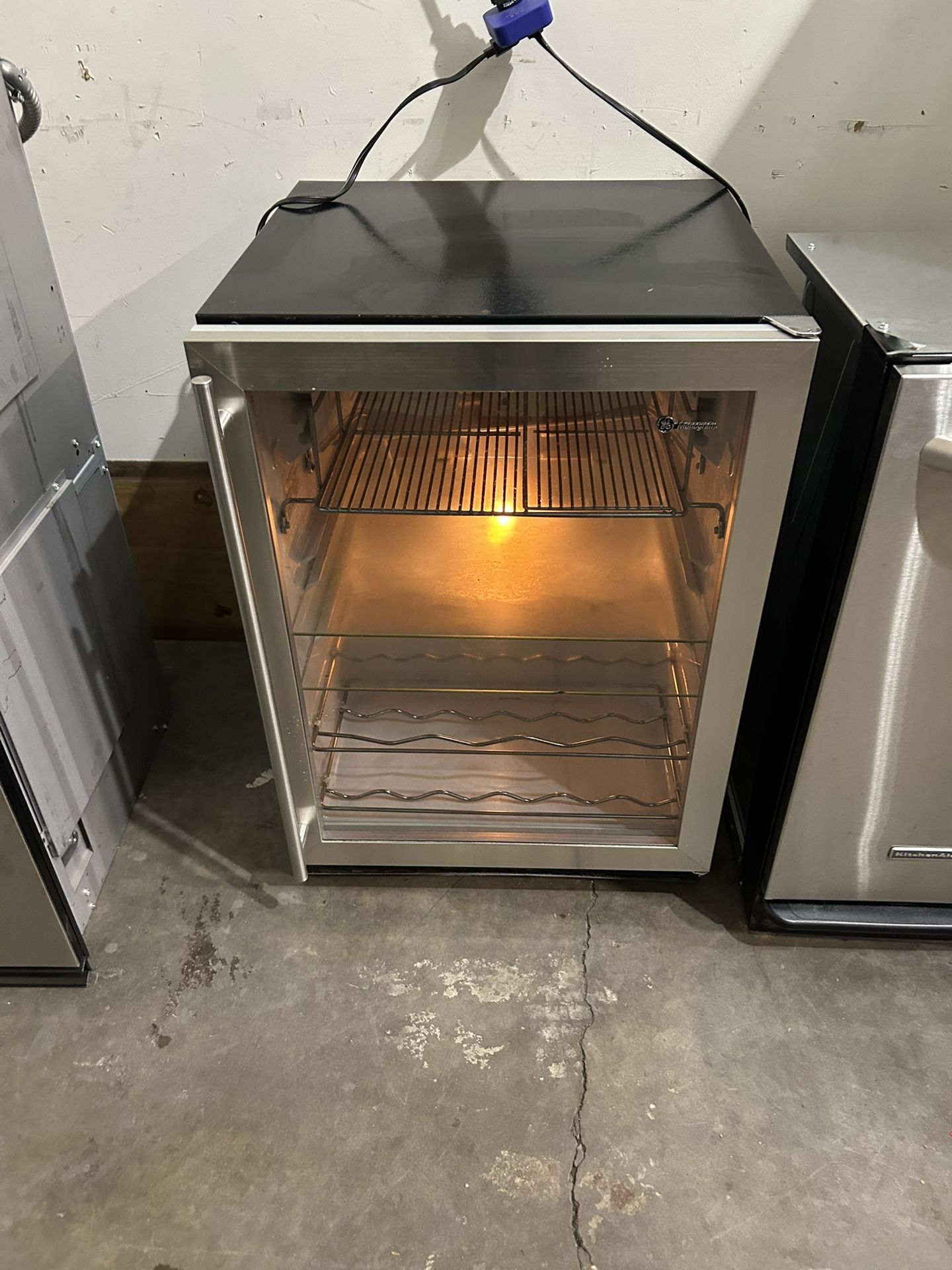 He Monogram 24” Wine Fridge