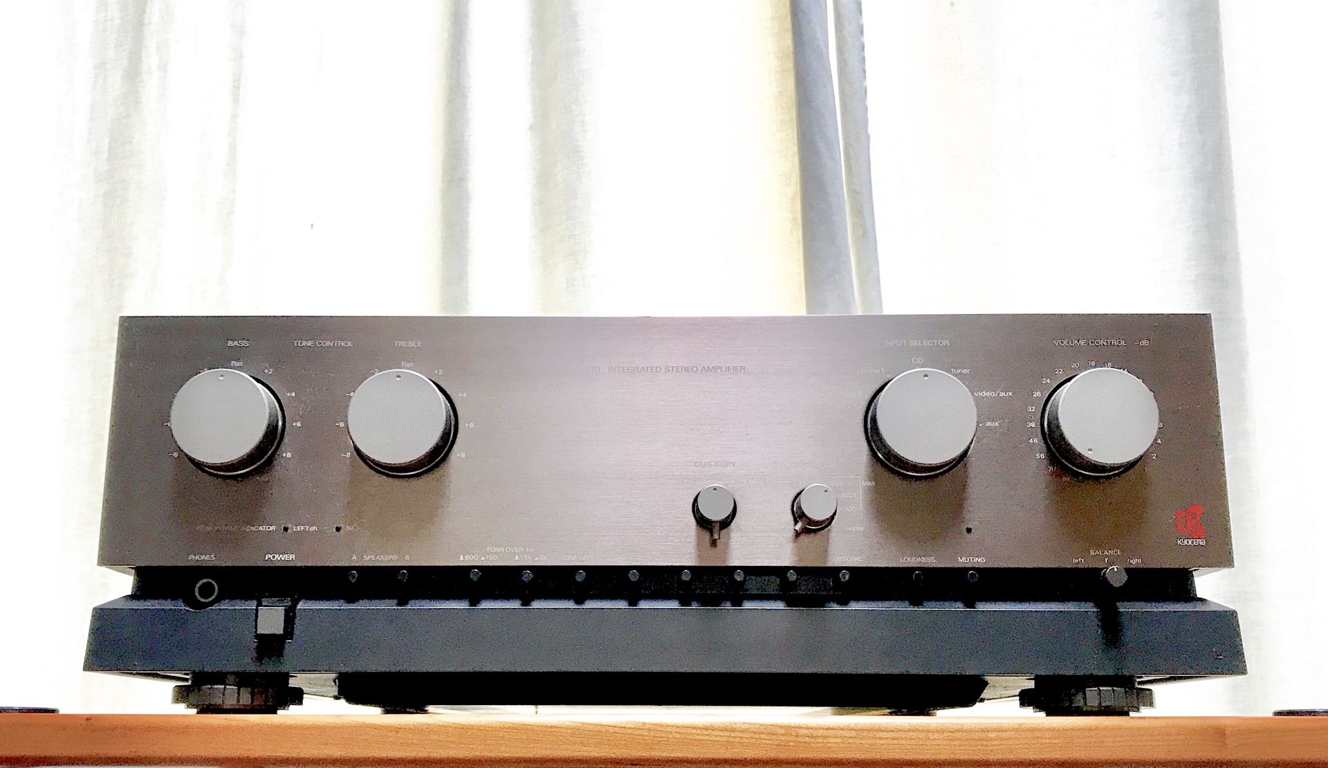 High End Kyocera A-710 integrated stereo amplifier