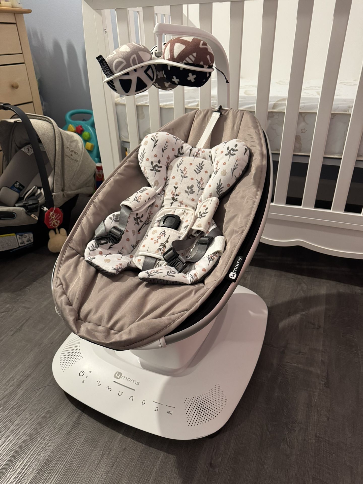 4MOMS MamaRoo Multi-Motion Baby Swing