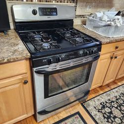 4 Burner " Kenmore " Gass Stove In Mint Condition For Only $125