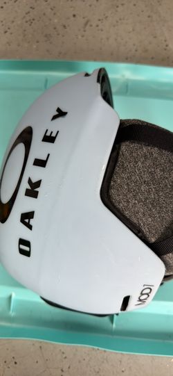 Oakley MOD1 Snow Helmet with Bluetooth