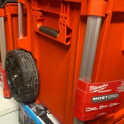 Milwaukee PACKOUT Rolling Drawer Tool Box Cat.48-22-8420