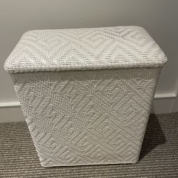 White Wicker Hamper With Hinged Lid 