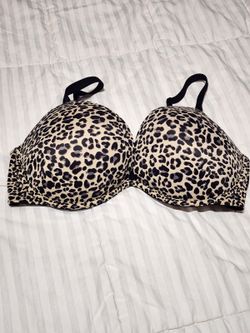 Women’s Bra 36DD Black Smooth Cups Leopard Trim Full Coverage Adjustable Straps