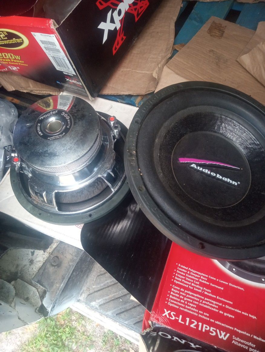 2 10" Speakers 300 Watts Each