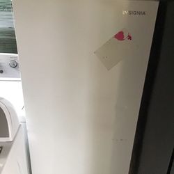 NEW FREEZER INSIGNIA 