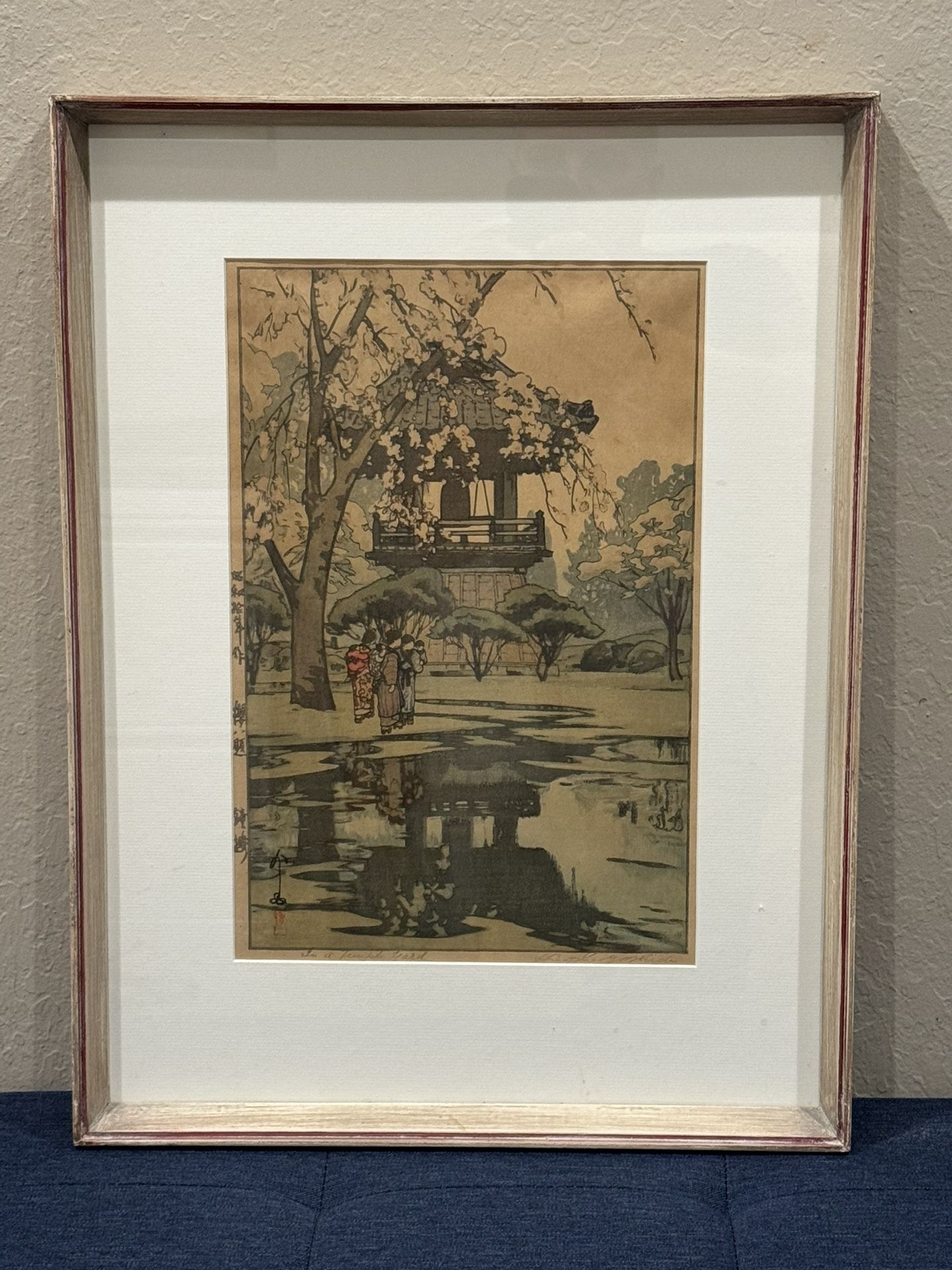 HIROSHI YOSHIDA - Antique Japanese Woodblock Print "In A Temple Yard"