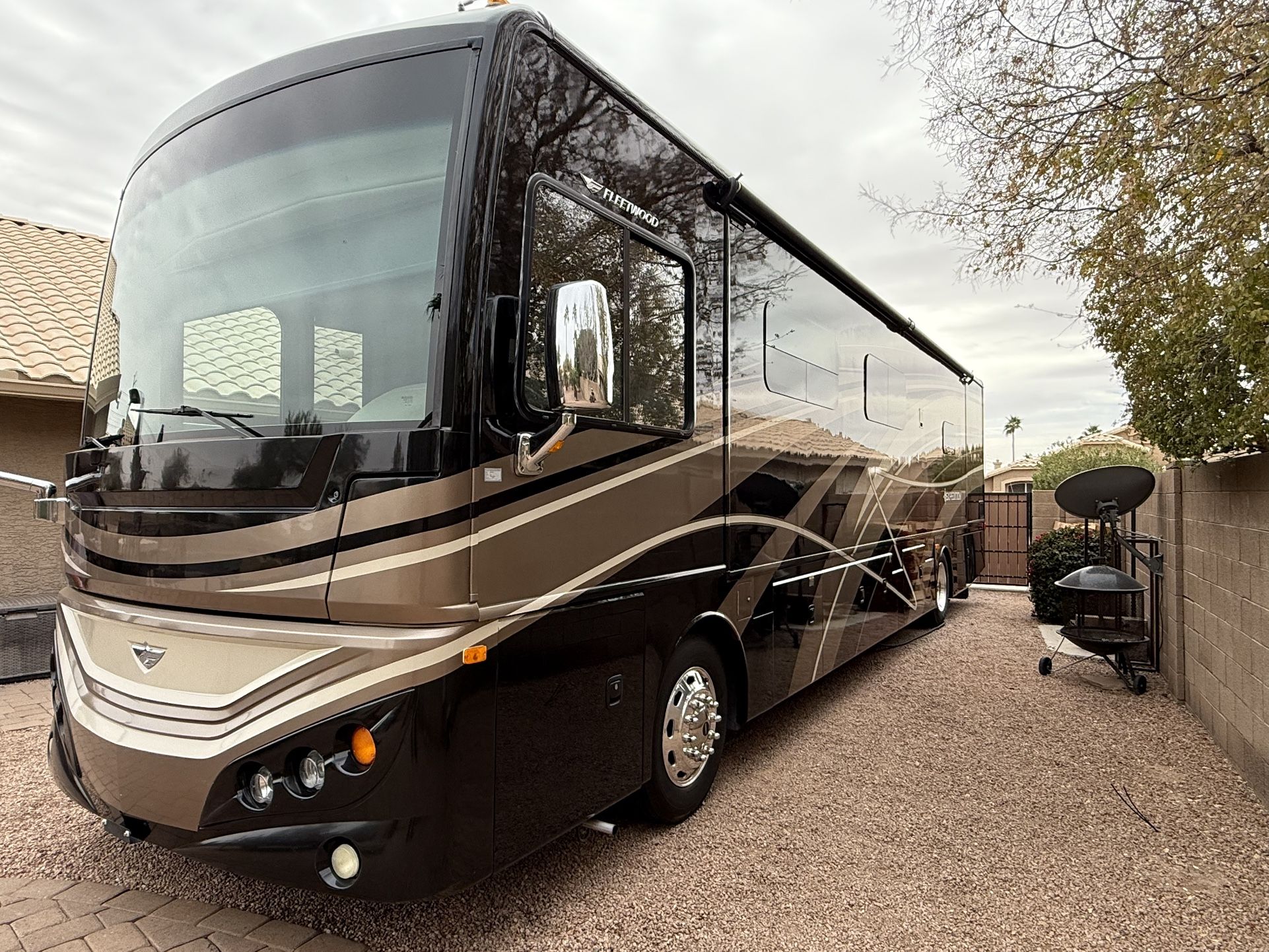 2016 Fleetwood EXPEDITION 38K