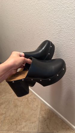Black womens clogs size 8