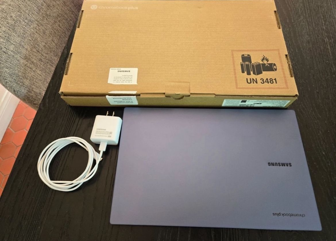 Samsung Galaxy Chromebook plus 15.6” AmOled display i3 8gb 256gb 