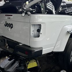 🚘 2023 Jeep Gladiator Bed (cama) Parts