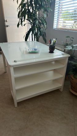 Kids desk