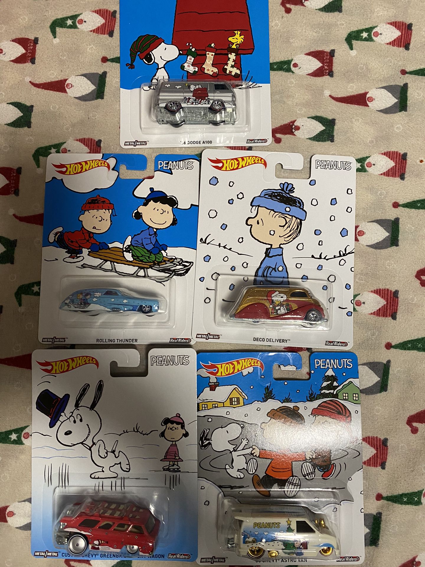 Hot Wheels  Snoopy Christmas Set
