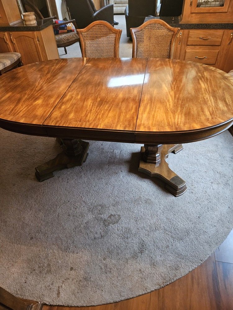 Nice Dining Room Set Table Cgairs Hutch and Buffet.