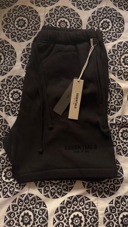 🔥BLACK ESSENTIAL SHORTS🔥