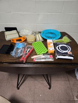 Mixed Kitchen Gadgets and Tools Lot
