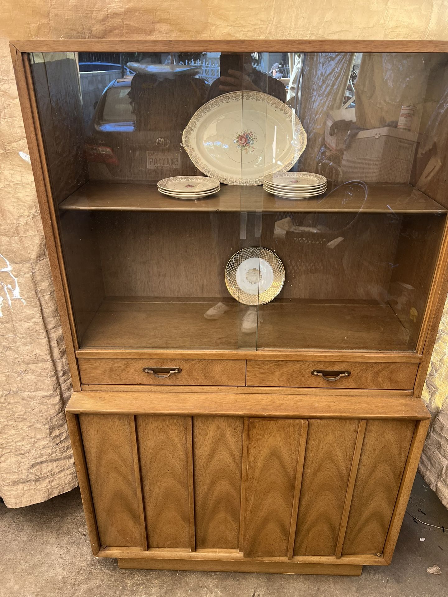 China Cabinet Hutch