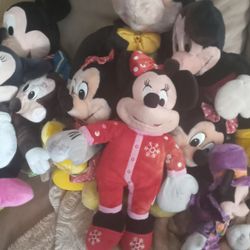 mickey and minney mouses stuffed animals 12 paid 95 for one come get all 150