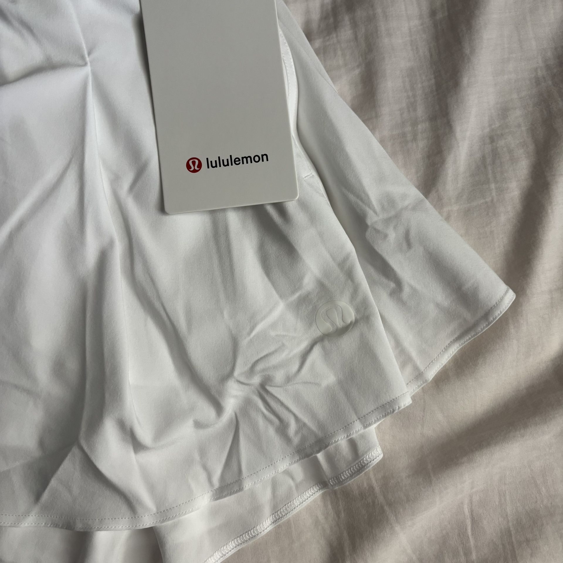 Lululemon Skirt (size 4)