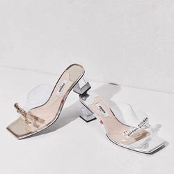 White Fashionable High Heeled Shoes