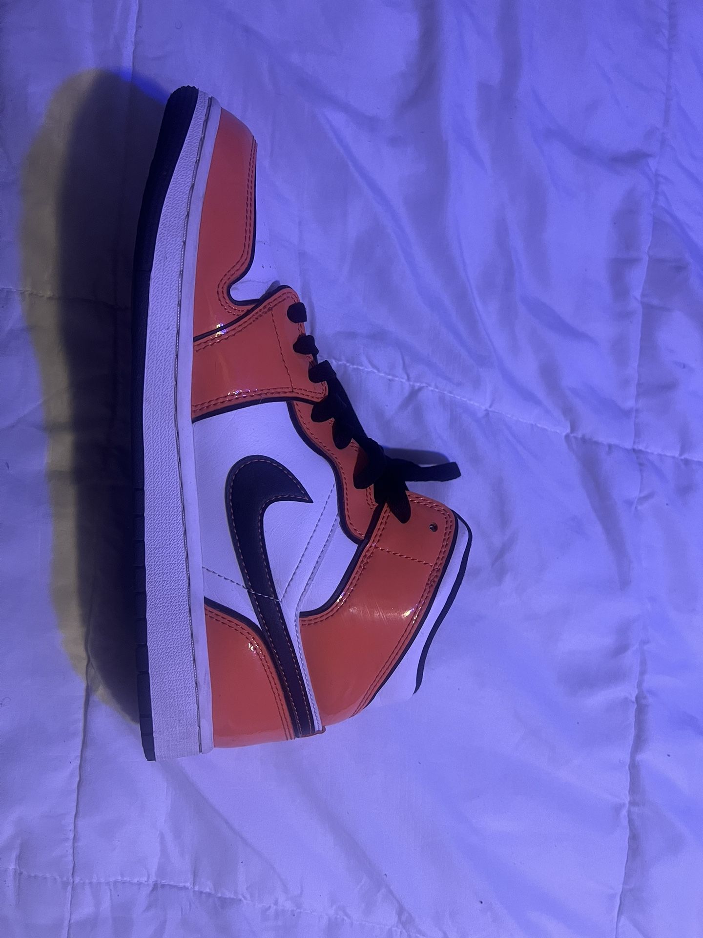  Air Jordan 1 Mid SE 'Turf Orange