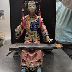 Vintage Wucai Chinese Porcelain Figurine, Lady with Gu-Qin
