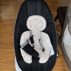 4moms MamaRoo Multi-Motion Baby Swing, Bluetooth Enabled with 5 Unique Motions, Black