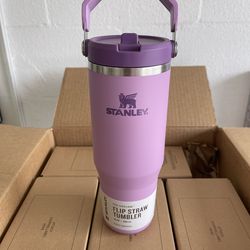 The IceFlow™ Flip Straw Tumbler | 30 OZ - Lilac