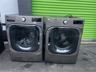 LG washer and dryer set gas bots eletri Scraths