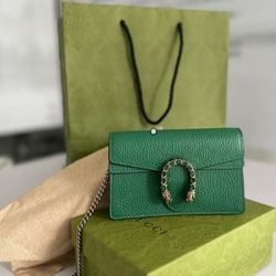 green chain bag
