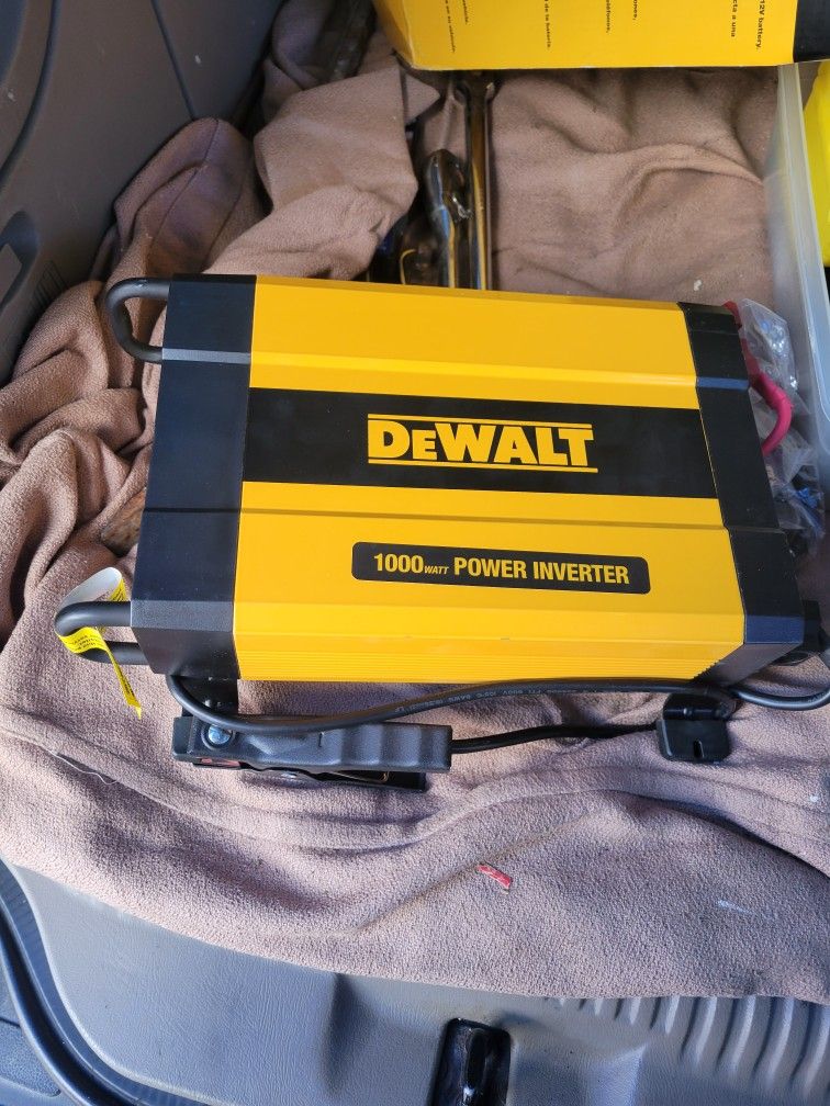 New Dewalt 1000 Watt Power Inverter