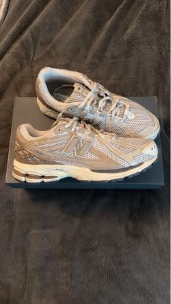 NEW BALANCE 9060 size 8