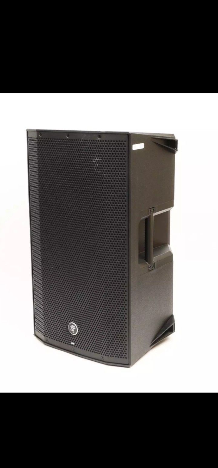 Mackie Thump Speaker whit 1300 Watts, Power 12" Very Strong And Loud, Working Great, No Issues
Only Used It Tree Times