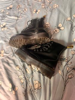Dr. Marten woman platform boots