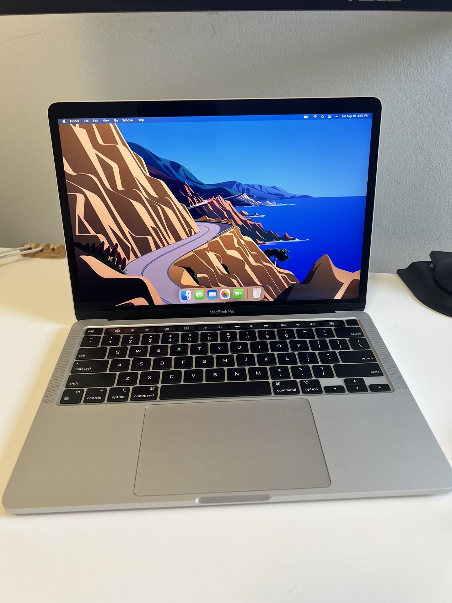 MacBook Pro M1 (w/ Touch Bar)