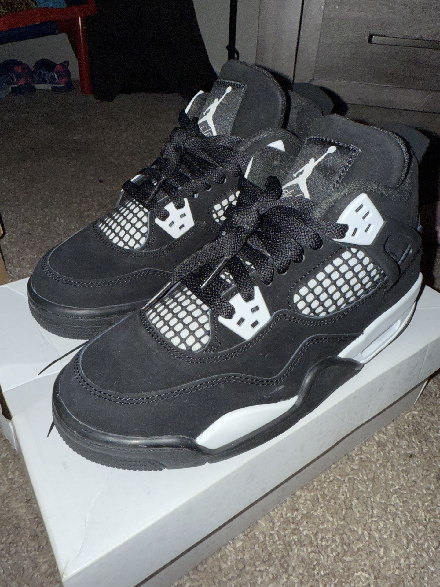AIR JORDAN 4 RETRO WHITE THUNDER SIZE 4/5Y