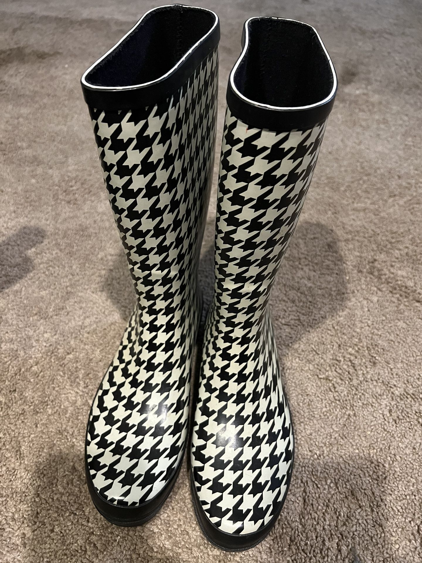 Houndstooth Rain Boots Size 9