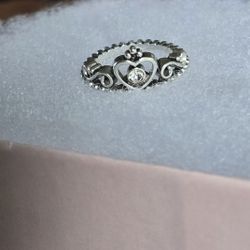 TIARA HEART CZ CHIP NEW SIZE 6 SILVER RING
