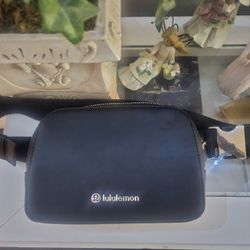 Lululemon Everywhere Leather Belt Bag 