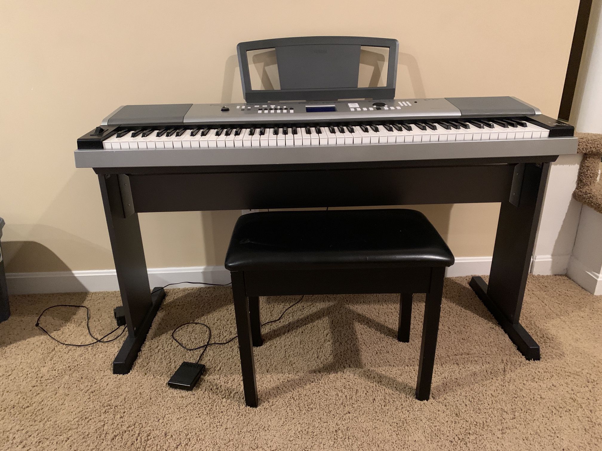 Yamaha piano keyboard