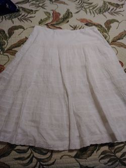 Nice new wot white skirt