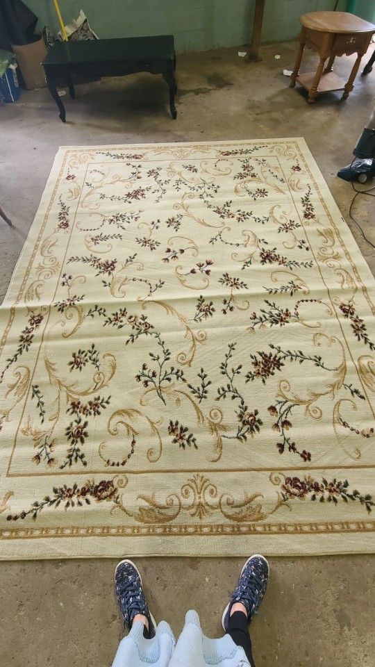 Like New, Clean Cream White Red Floral Rug 8x10