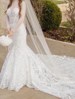 Davids Bridal Wedding Dress for Petite 5ft and under. Has been altered sizing xxs/00